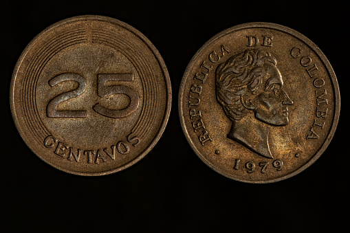 25 colombian pesos coins