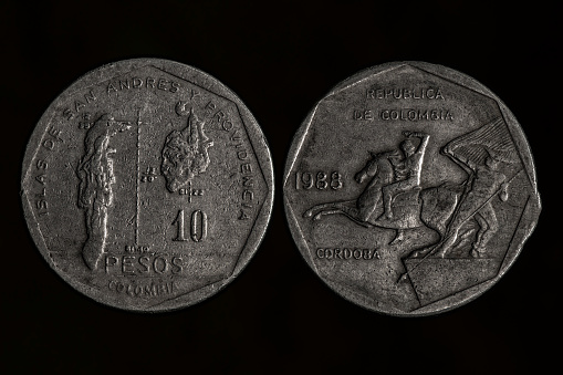 10 colombian pesos coins