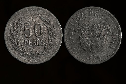 50 colombian pesos coins