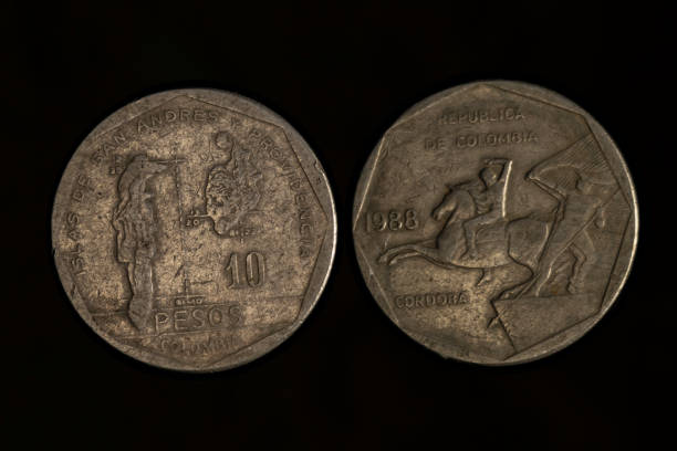 istock 10 colombian pesos coins 1499444427