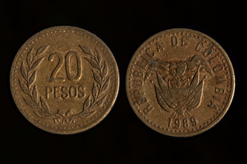 20 colombian pesos coins