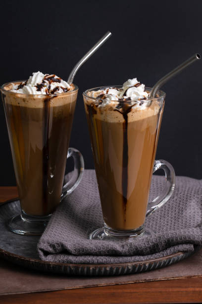 hot chocolate with whipped cream - latté hot chocolate hot drink indulgence imagens e fotografias de stock