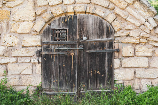 istock Wintage wooden door gate 1499480674
