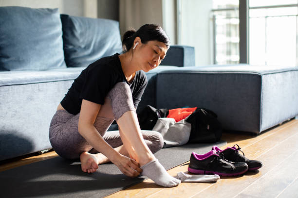istock Japanese woman getting ready to go workout 1499493790