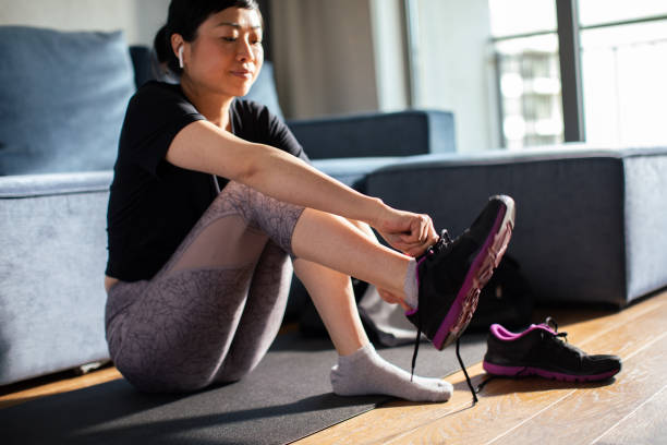istock Japanese woman getting ready to go workout 1499493858
