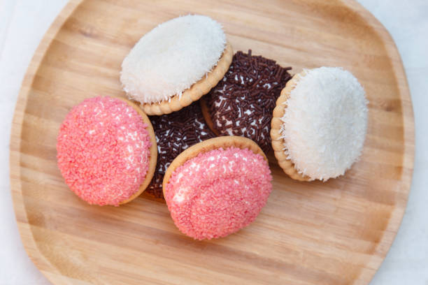 istock Sweet marshmallows on cookies with pastry sprinkles 1499505781