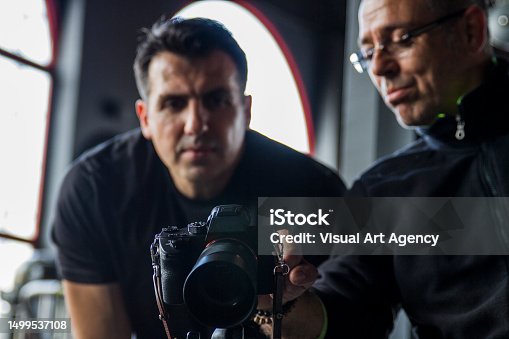 istock Athlete And Photographer Looking At Photos Together On Camera 1499537108