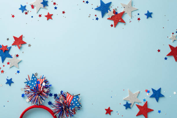 Mark the nation's independence with a festive setup showcasing party accessories: top view hairband, confetti and stars. The pastel blue background provides blank frame for text or promotional message marque la independencia de la nación con una configuración festiva que muestra accesorios para fiestas: cinta para el cabello de vista superior, confeti y estrellas. el fondo azul pastel proporciona un marco en blanco para el texto o el mensaje promocion