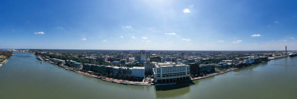 istock Savannah City Hall - Georgia 1499561804
