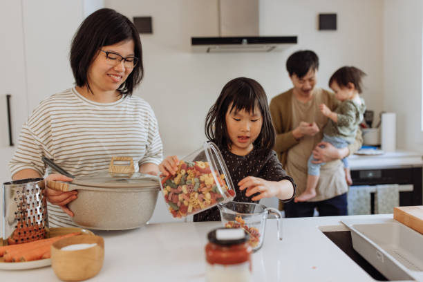 istock Asian parents and two kids in the kitchen 1499582118