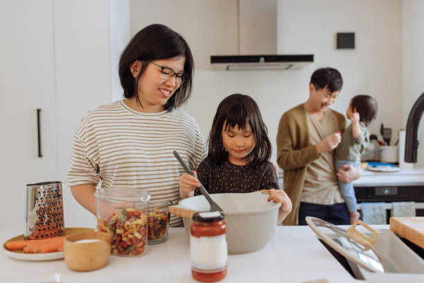 istock Asian parents and two kids in the kitchen 1499582163