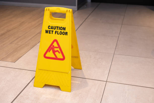 wer floor sign seen on tiles shot from high angle - slippery floor wet sign imagens e fotografias de stock