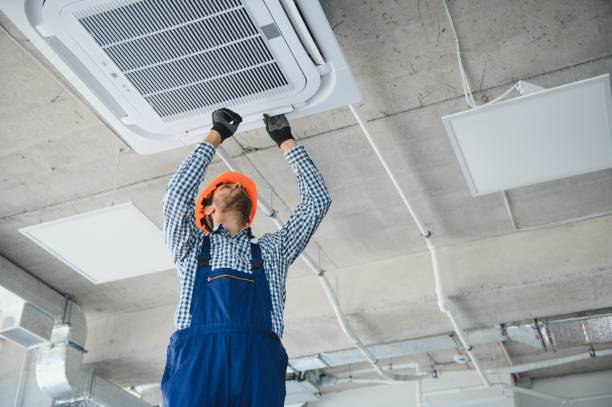 istock specialist cleans and repairs the wall air conditioner 1499645051