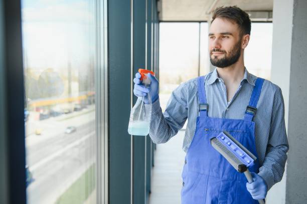 istock Male worker washing window glass. 1499647011