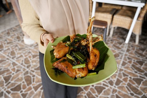 Acehnese fried chicken. The chicken pieces are fried with special herbs and spices, including garlic, pepper, salt and ginger. The chicken is fried in leaves to add flavour, including curry leaves, pandan leaves and bay koja leaves.