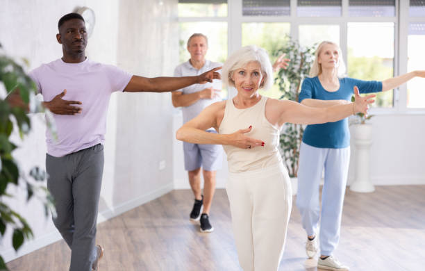 istock Mature men and women practicing Ballroom dances in training room 1499661685
