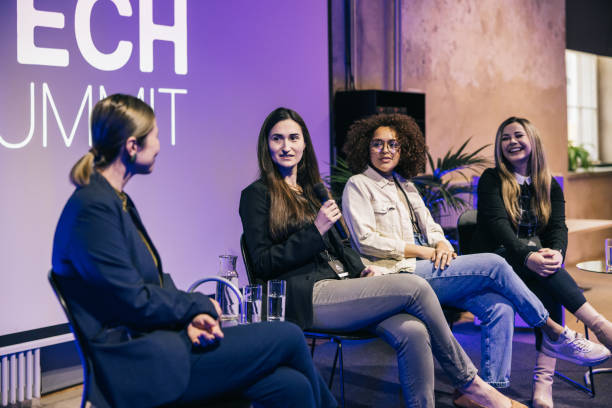 istock Group of multi-ethnic businesswoman making a great panel discussion on stage. 1499670336