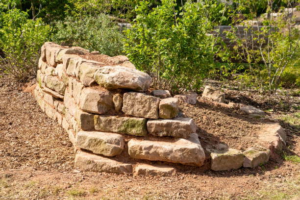 istock self-built wall made of natural sandstone as a biotope 1499689014