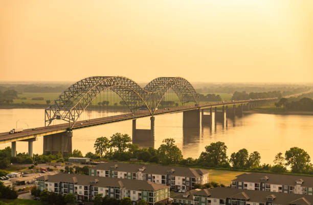 istock Hernando do Soto Bridge in Memphis 1499700302