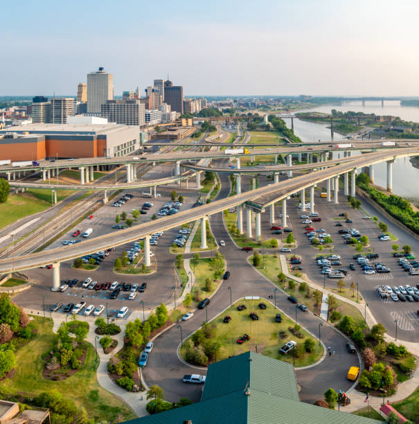 istock Interstate 40 and city of Memphis 1499700303