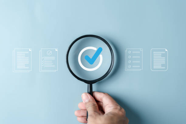 Document Management Checking System, online documentation database and process manage files, Magnifier check focus to document folder, documentation. Corporate business technology concept. sistema de verificación de gestión de documentos, base de datos de documentación en línea y archivos de gestión de procesos, enfoque de verificación de lupa a la carpeta de documentos, documentación. concepto de tecnología empresarial corporativa.