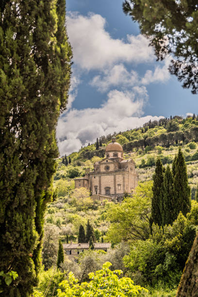 Igreja pequena nas colinas de Cortona, Toscana, Italy - foto de acervo