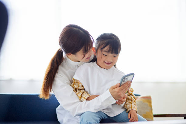 istock Mother and daughter using a smartphone 1499753655