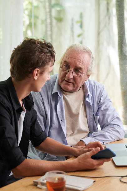 men discussing new mobile app - senior adult technology child internet imagens e fotografias de stock