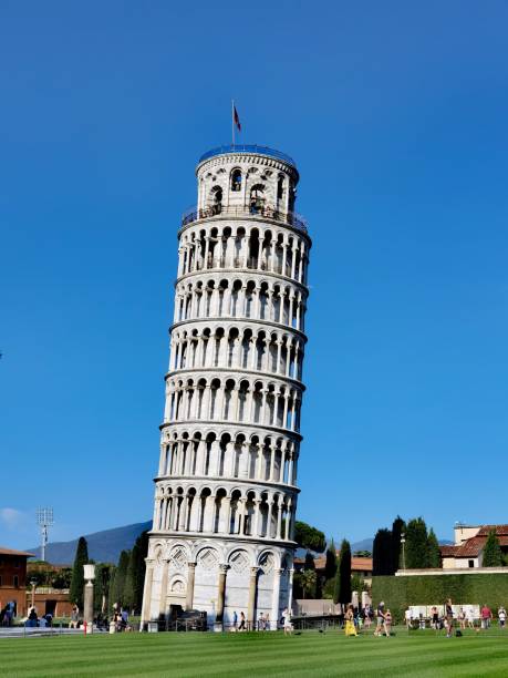 schiefer turm von pisa - pisa tuscany italy baptistery stock-fotos und bilder