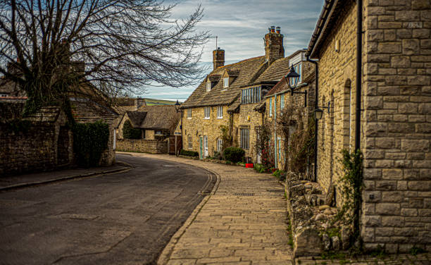 corfe castle,village in dorset in england. - swanage imagens e fotografias de stock