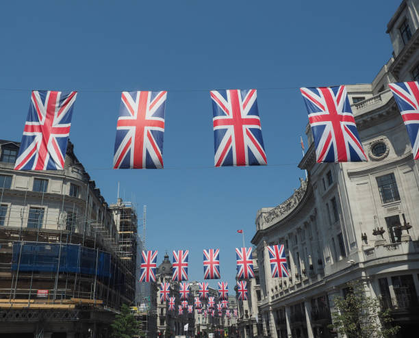 coronation flags in regent street in london - corrie imagens e fotografias de stock