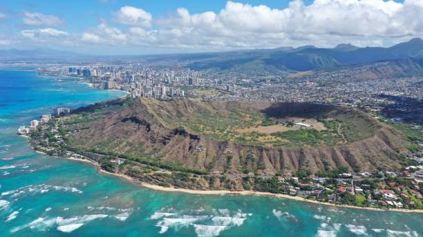 istock Diamond Head crater in Hawaii 1499847194