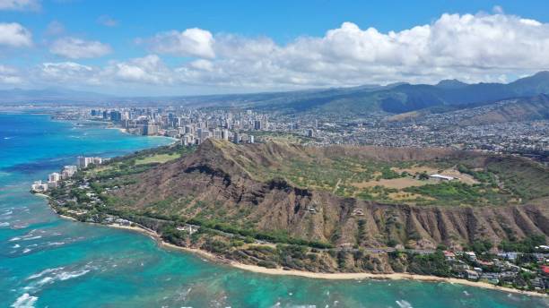 istock Diamond Head crater in Hawaii 1499847769