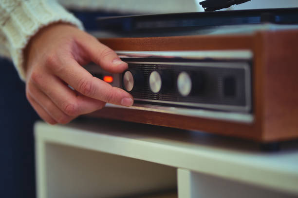 istock Controlling volume on vintage vinyl turntable 1499876023