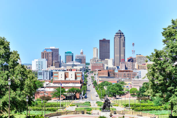 istock Des Moines City Skyline 1499891284