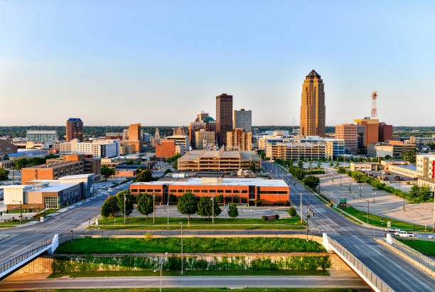istock Des Moines City Skyline 1499891307