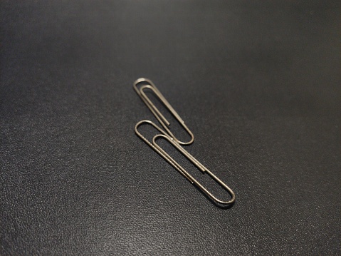 paperclip is made of quality material and measures 0.9 x 5 cm, commonly used for clamping paper, documents or other office work. Mini Notebook Paper Clip Memo Pad Bookmark Book, black background
