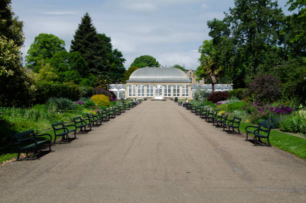 istock Botanical gardens pathway to Centre Dome 1499912052