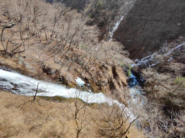 водопад кегон, национальный парк никко, япония - nikko asia japan natural landmark стоковые фото и изображения