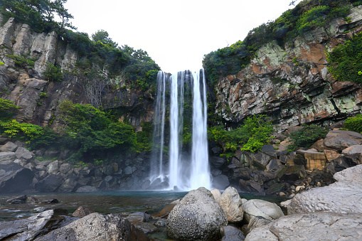 This is the beautiful scenery of Jeongbang Falls, a famous tourist attraction in Jeju Island.