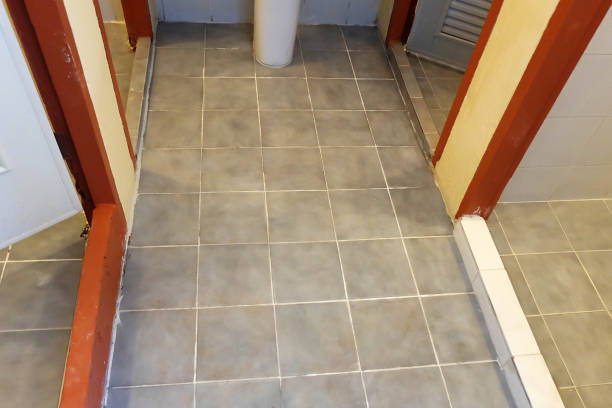 istock Installing of grey tiles 1499937457