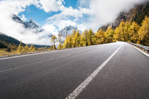istock Mountain Road in Autumn 1499962890