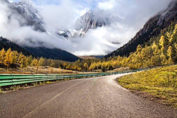 istock Mountain Road in Autumn 1499962891