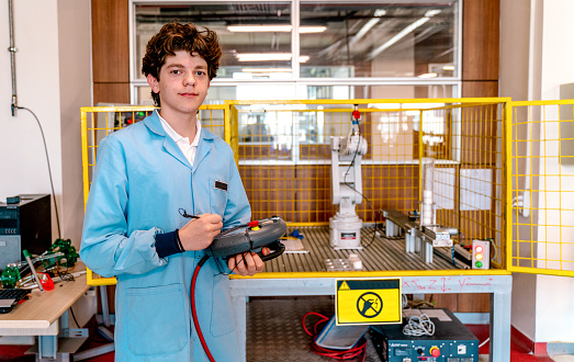 vocational education student using the hand robot technology