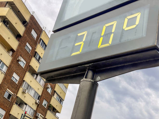 istock Thirty degrees celsius during an overcast day 1499979858