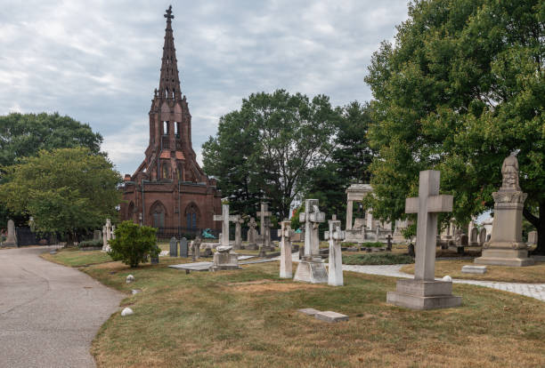 cimitero di green mount. cimitero rurale storico a baltimora, maryland, stati uniti. fondata il 15 marzo 1838 - baltimore church old building exterior foto e immagini stock