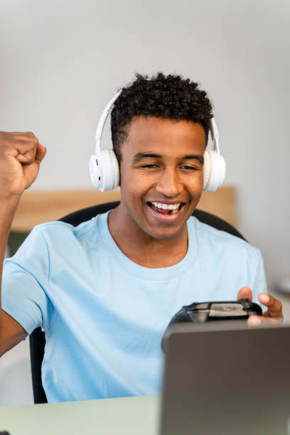 istock Streamer streaming video game online with victory gesture. 1499988908