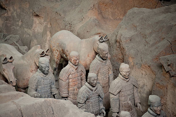 guerreiros de terracota e cavalos - terracotta power famous place chinese culture - fotografias e filmes do acervo