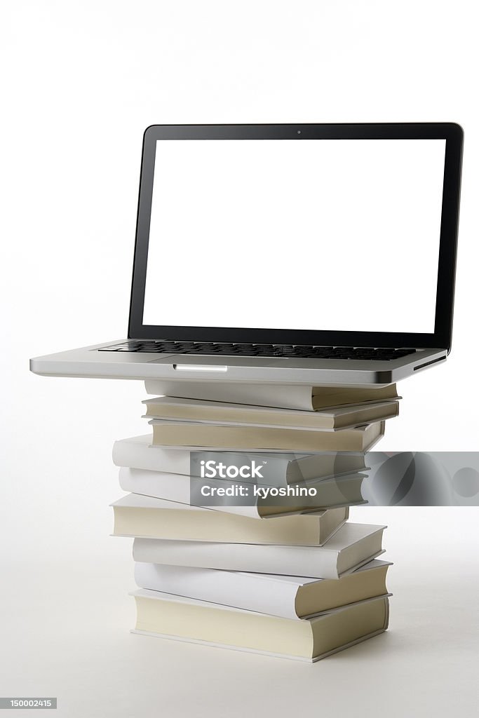 ノートパソコン用にブランクのブックにスタックド、白背景 - いっぱいになるのロイヤリティフリーストックフォト