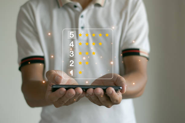 istock Men use smartphones to rate service satisfaction through my application 1500052323